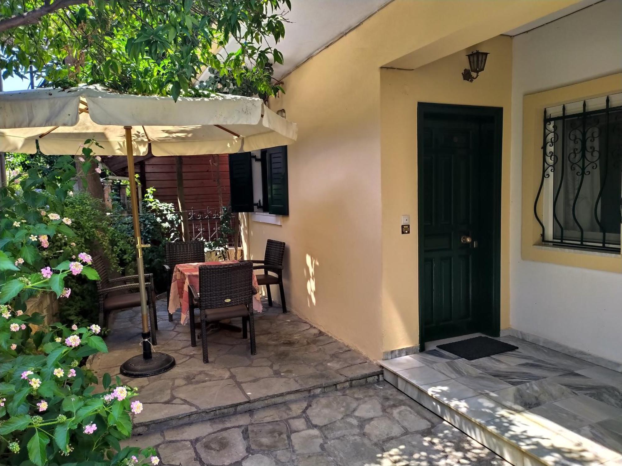Grivas Apartments Sívota Esterno foto